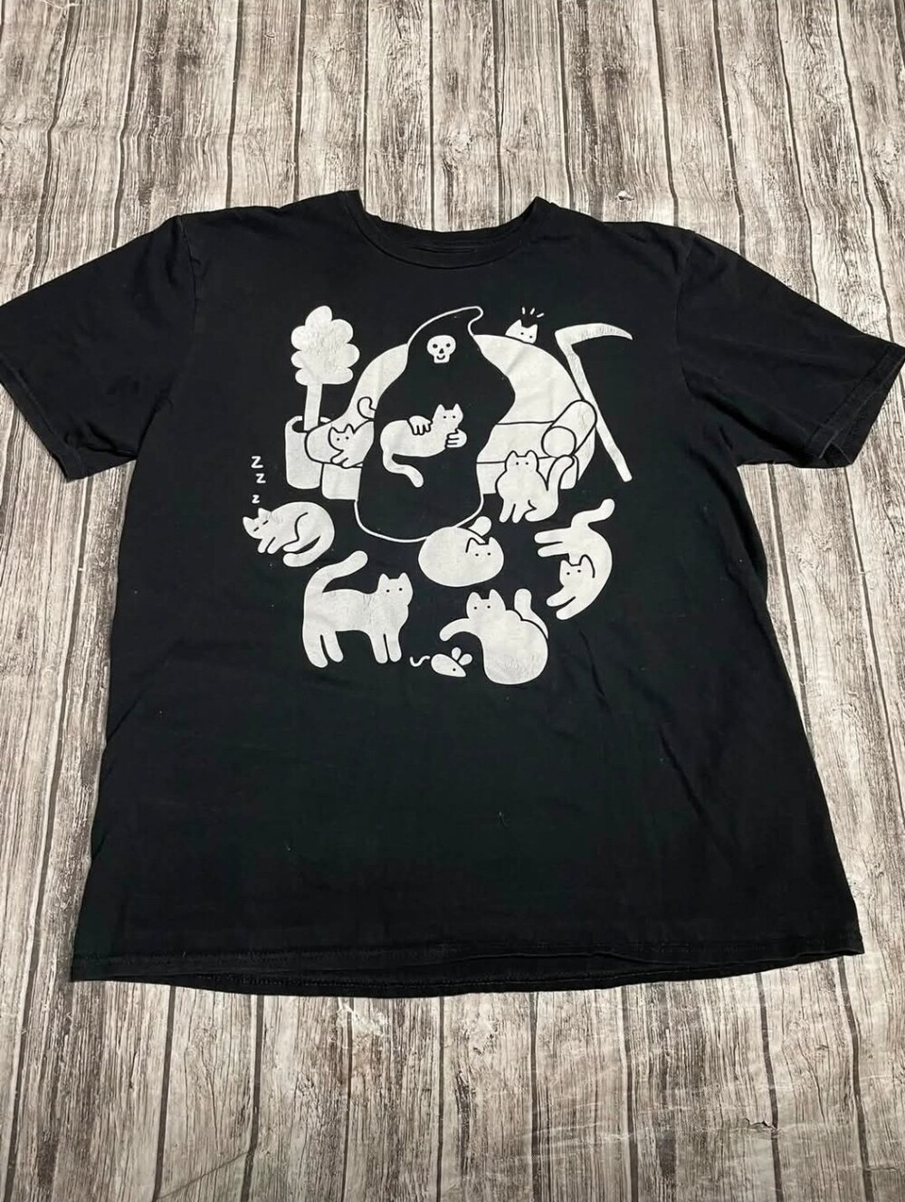 Hot Topic Adult Large (40"B) Grim Reaper Cat Lady Geaphic Tee Good Condition som